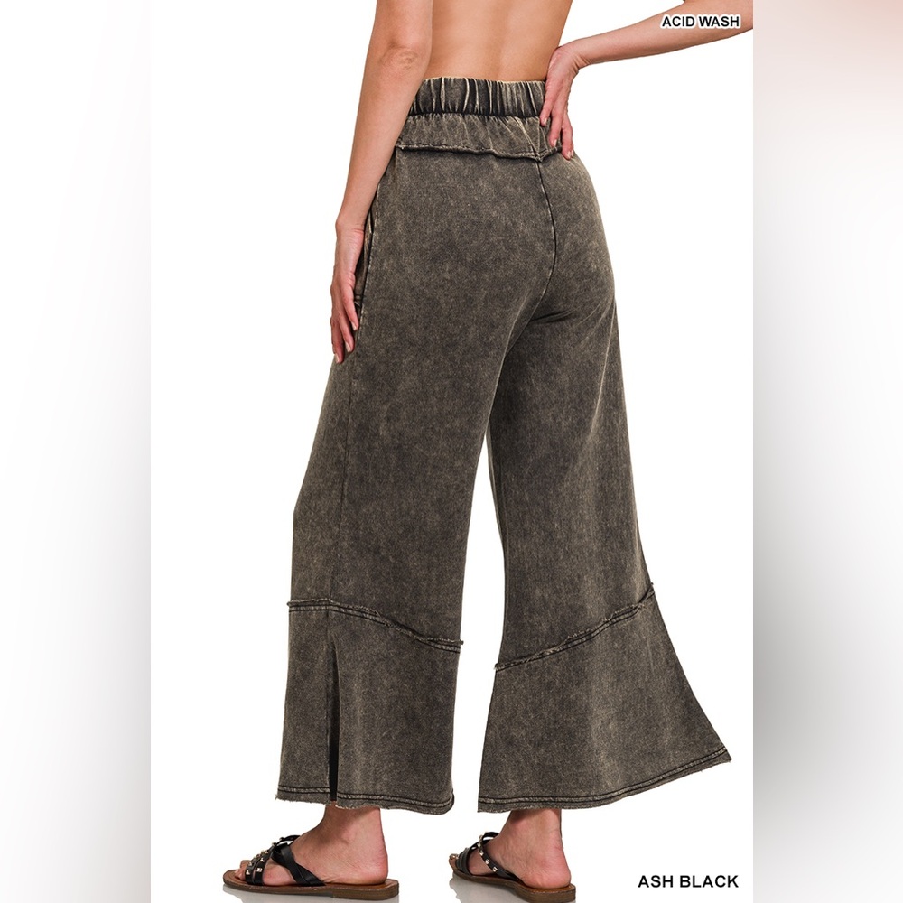 New Zenana EXPOSED-SEAM FLARE HEM PANTS WITH POCKETS in black - Picture 2 of 5